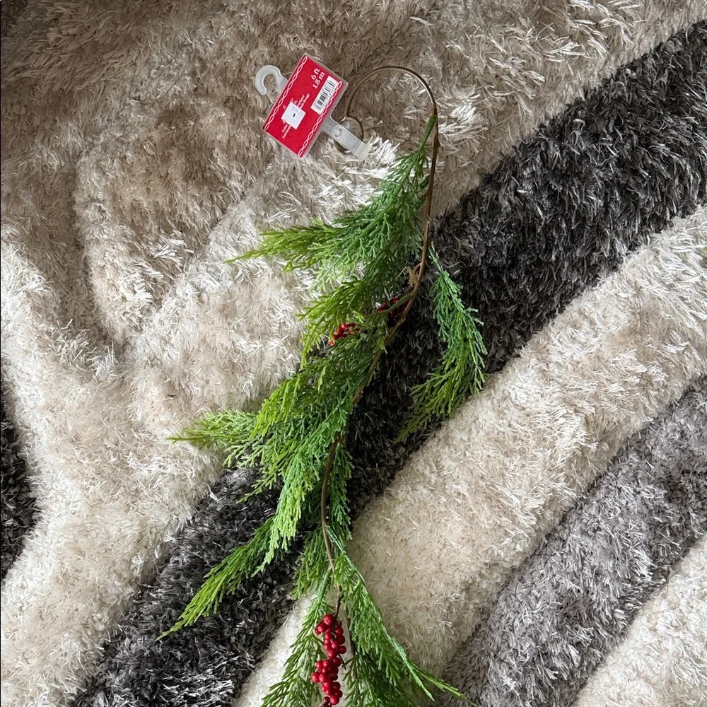 Festive Green Berry Garland